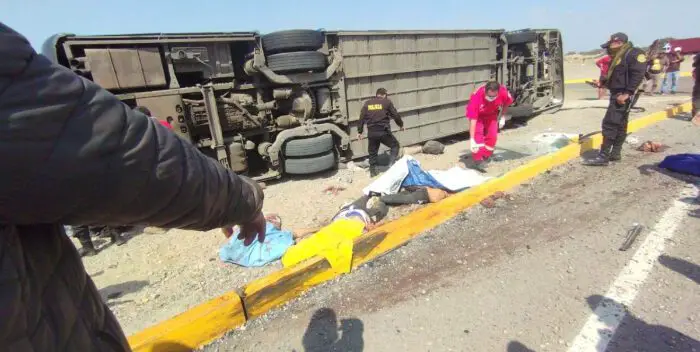 Al menos 10 muertos en accidente de autobús en Perú