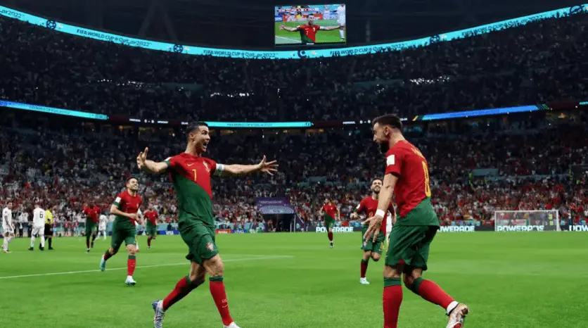 Portugal aseguró su cupo en los octavos de final de la Copa del Mundo tras vencer a Uruguay .