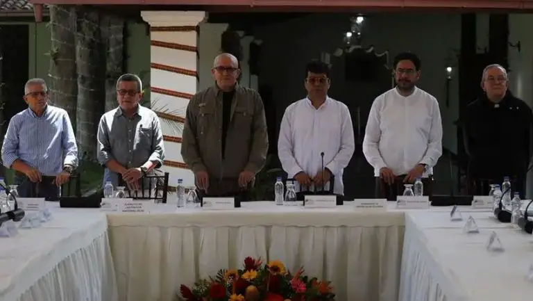 Gobierno colombiano y ELN reanudarán diálogo el 21Nov en Caracas