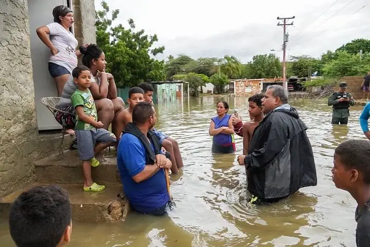 300 familias afectadas por lluvias en Punto Fijo (fotos)