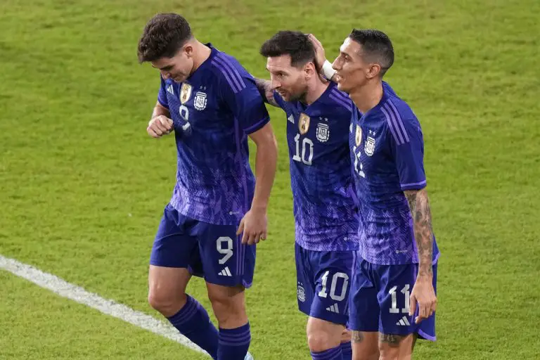 Argentina cierra amistosos con goleada a Emiratos