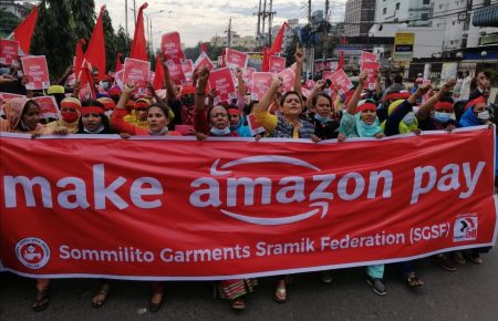 trabajadores de amazon protestan en Black Friday