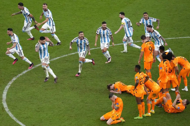 Argentina pasó a semifinales del Mundial tras disputar un partido dramático ante Holanda que se definió en la tanda de penales.