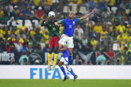 Brasil perdió ante Camerún 1-0 pero aún así pasó como primera de grupo a octavos de final del Mundial.