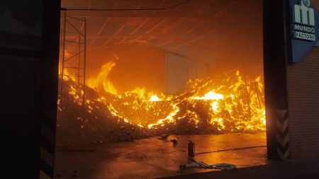 Controlan incendio en la Zona Industrial de Valencia
