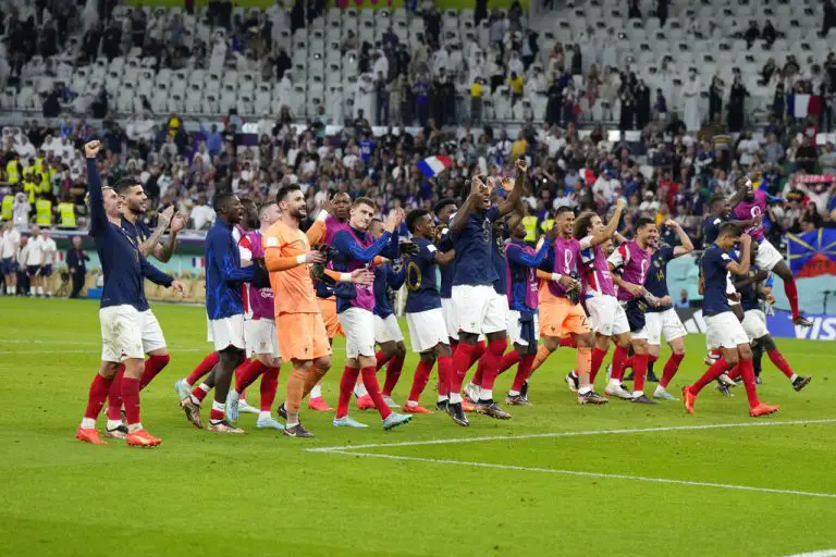 La selección de Francia aplacó a Polonia con marcador de 3-0 y pasó a cuartos de final de Copa del Mundo.