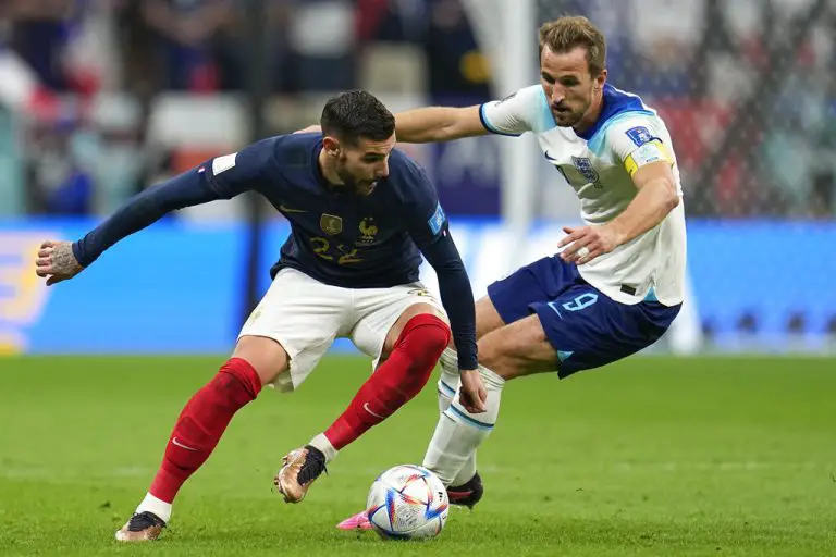 La selección de Francia vence a Inglaterra 2-1 y avanza a las semifinales del Mundial donde se medirá ante Marruecos.