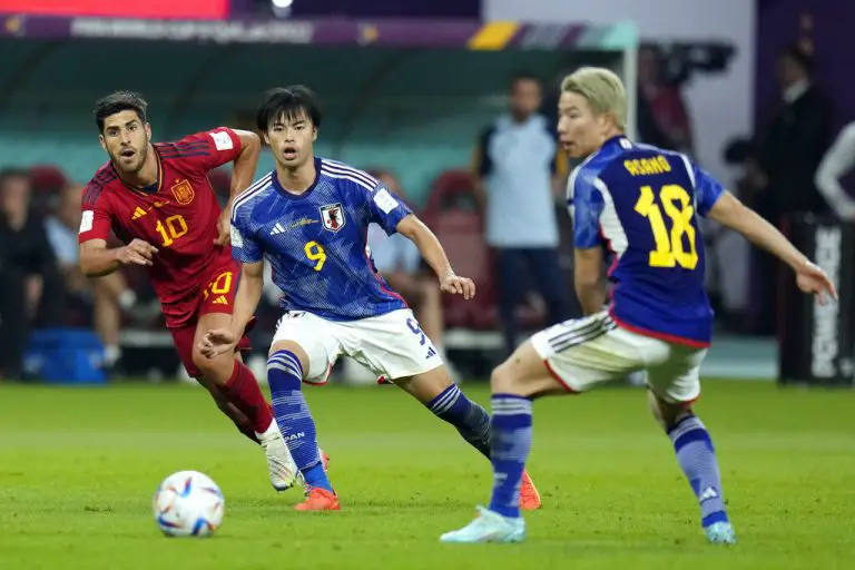 Japón se clasificó a octavos como primera de grupo tras vencer a España 2-1. Los japoneses vencieron a las dos grandes de Europa en su grupo.