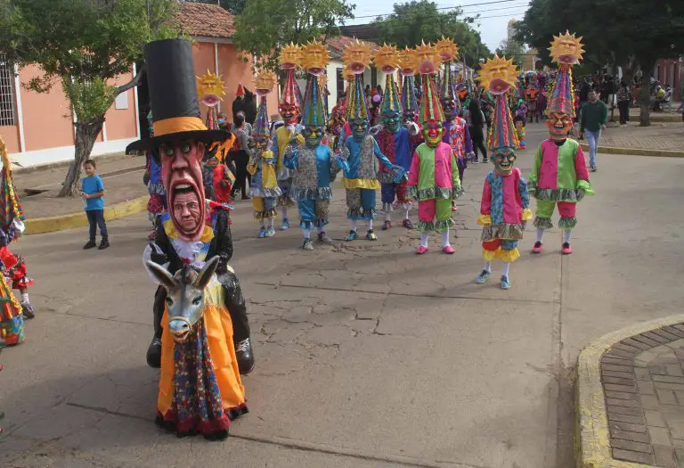 Locos de La Vela, tradición multicolor (+fotos)