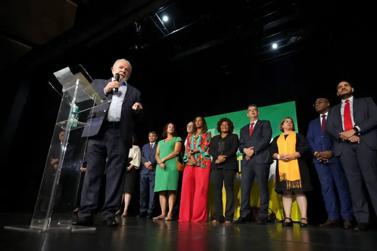 Lula designa 16 ministros a días para asumir el Gobierno