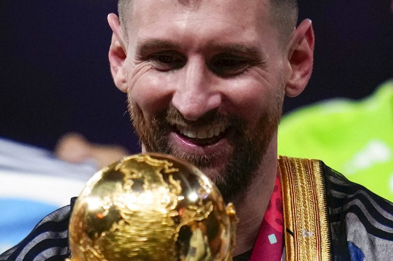 Leo Messi no se retira todavía de la albiceleste. El del PSG seguirá con su selección tras quedar campeón del mundo.