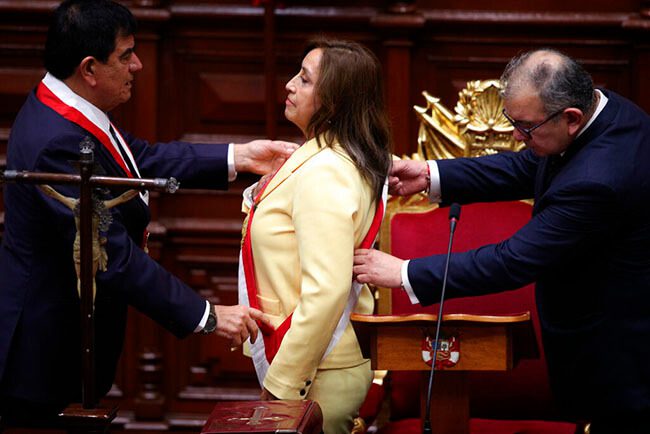 La primera mujer Presidenta de Perú gobernará sin apoyo parlamentario