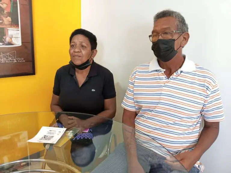 Padres de fisioterapeuta quemado están consternados por decisión del tribunal