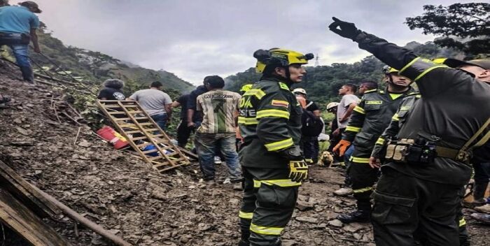 Incrementa a 11 los muertos por deslizamiento de tierra en Colombia