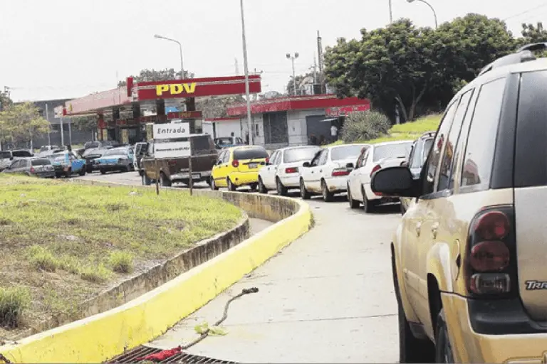 Se agudizan colas por la gasolina en Carabobo