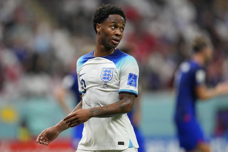 Sterling regresa al Mundial con Inglaterra tras robo en su casa