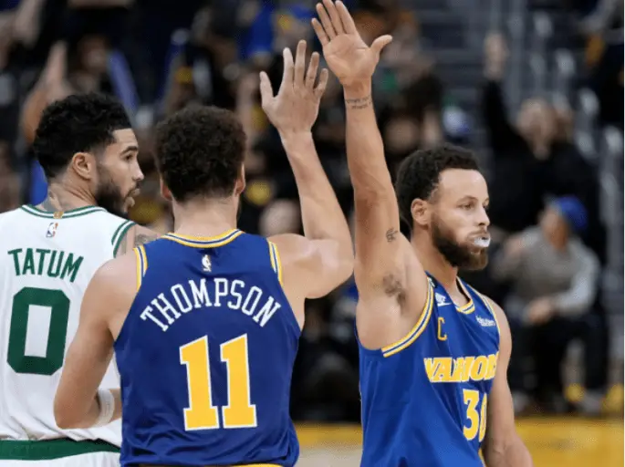 Thompson y Curry fueron protagonistas en duelo ante los Celtics que terminó con victoria para los Warriors.