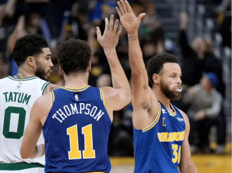 Thompson y Curry arrollaron a los Celtics