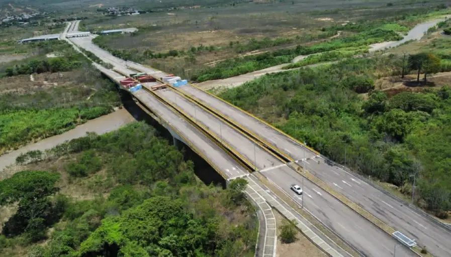 Venezuela y Colombia abren tránsito en puente Tienditas este 15Dic