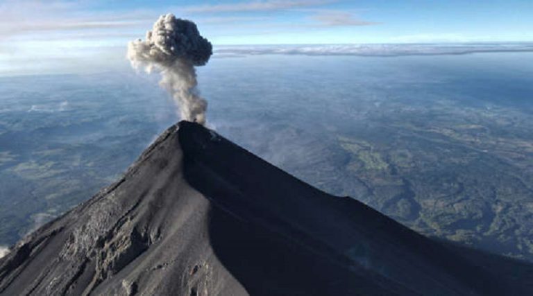 Guatemala | Volcán de fuego entra en erupción