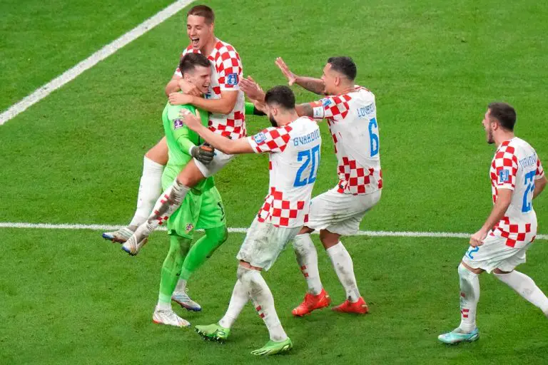 Croacia pasó en la tanda de penales