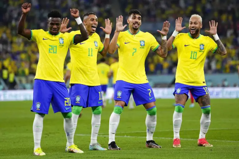 Así bailaron samba los jugadores de Brasil