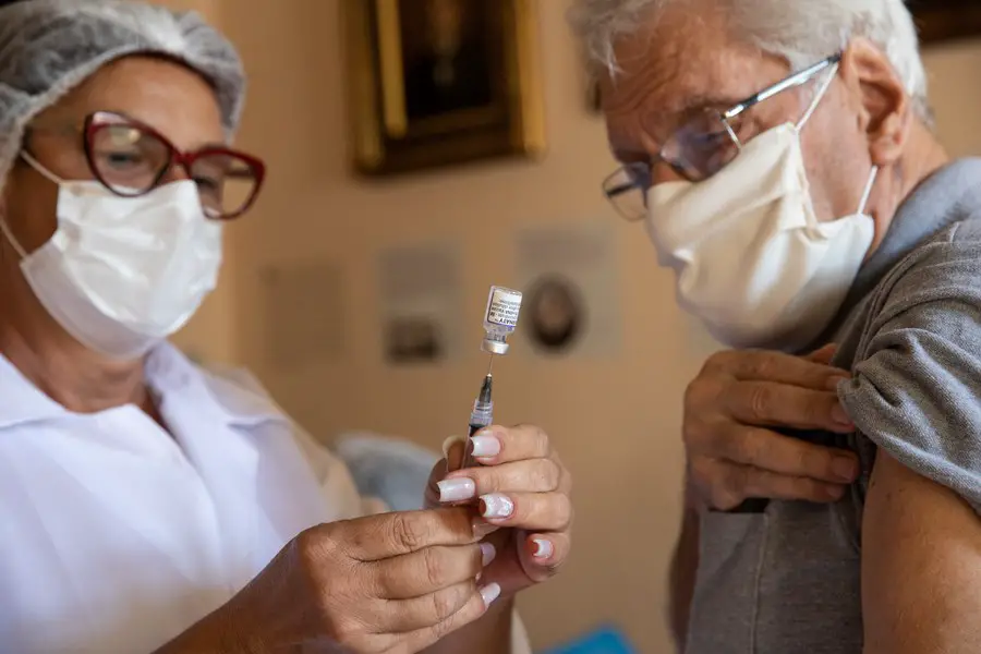 Brasil aplicará vacuna bivalente contra COVID-19 desde febrero