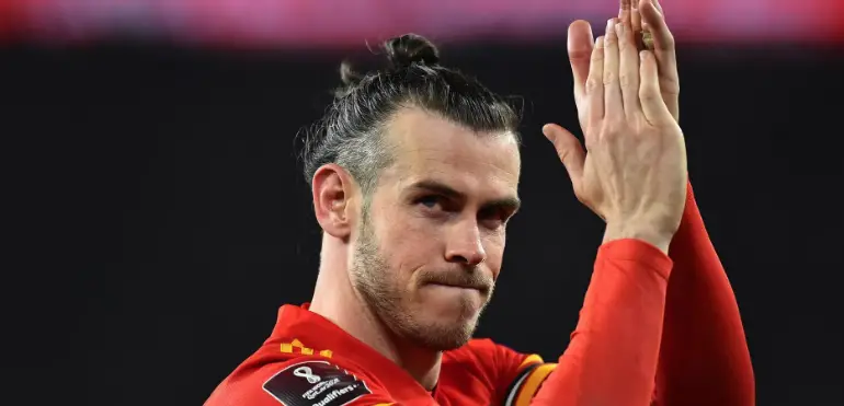 El Galés y astro del fútbol anunció su retiro oficial del futbol a los 33 años de edad. Bale se retira del fútbol de forma oficial.