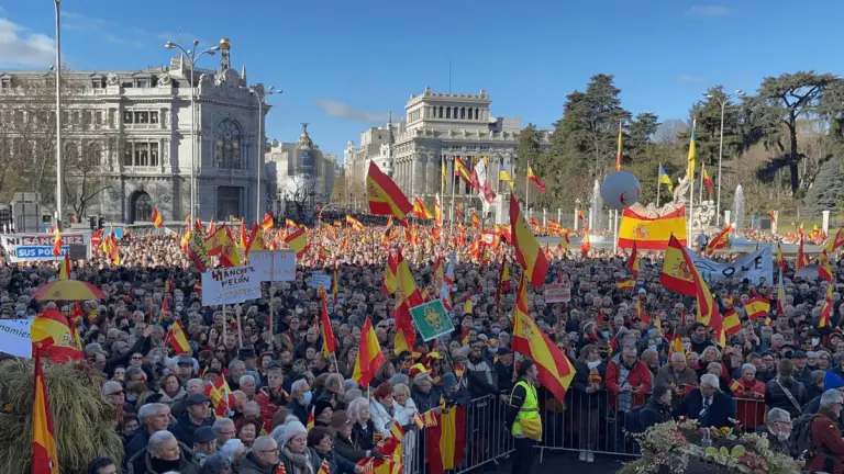 España protesta contra gobierno de Sánchez
