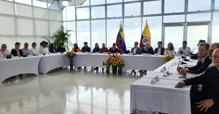 Gobierno colombiano y ELN regresan a Venezuela