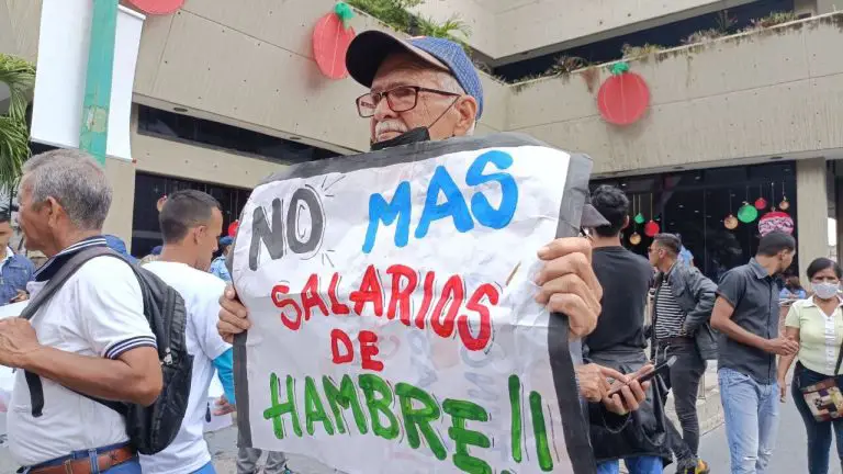 Protesta: docentes siguen en pie de lucha por sus salarios