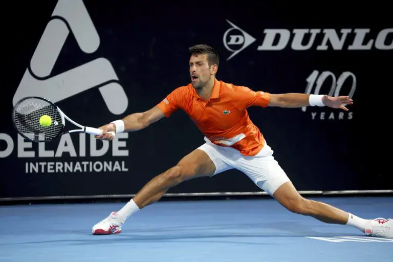 Djokovic supera a Medvedev y avanza a la final de Adelaida
