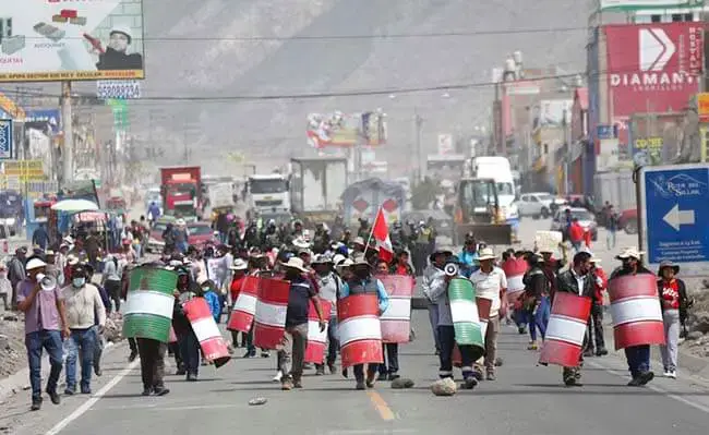 Protestas en Perú dejan 18 muertos