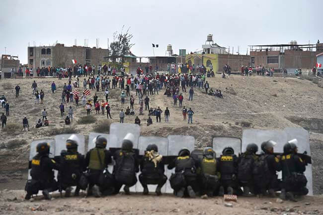 PROTESTAS MASIVAS EN PERÚ