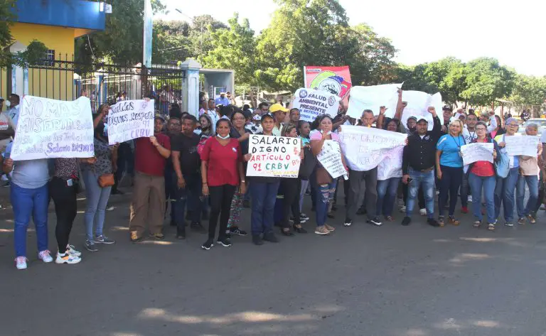 Sector salud mantiene protestas por salarios justos
