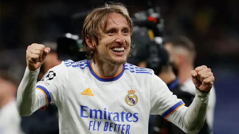 Modric aplaza contrato millonario y se queda con el Madrid