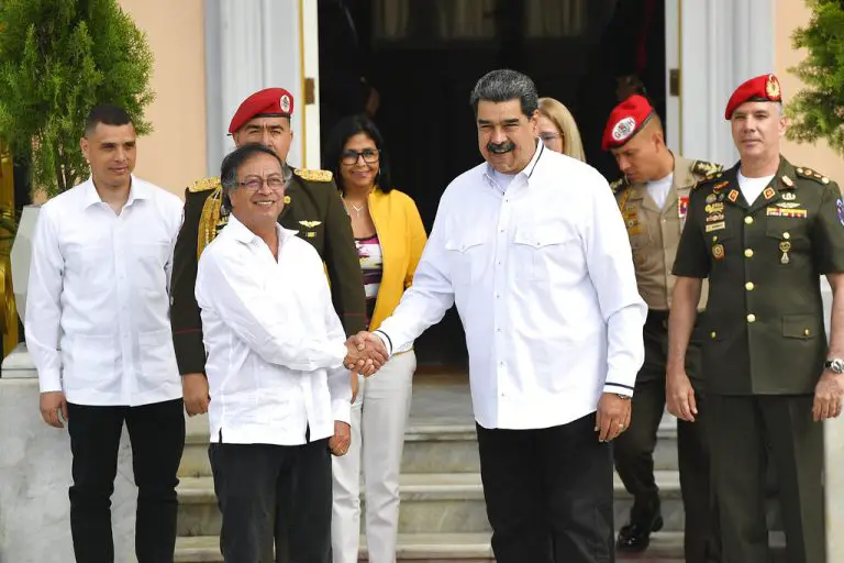 Petro busca el levantamiento de las sanciones a Venezuela