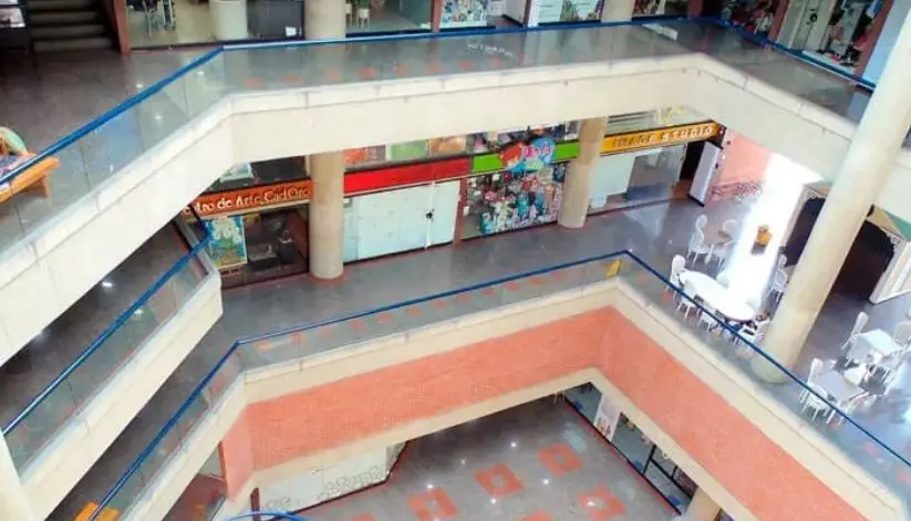 Suicidio en baruta: se lanzó del tercer piso en centro comercial