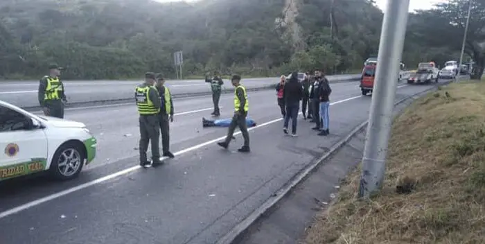 Dos militares murieron arrollados en autopista Caracas-La Guaira (+vídeo)