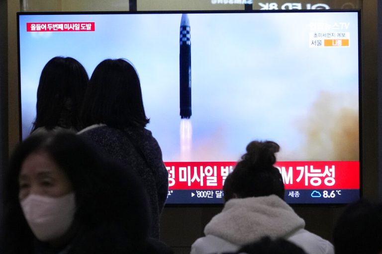 Norcorea lanza misil, EE.UU. y Seúl preparan maniobras