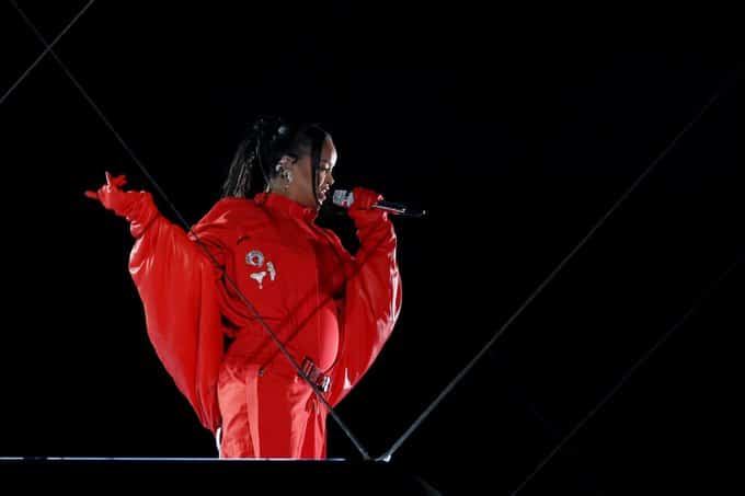 ¿Rihanna embarazada? Así deslumbró en el Súper Bowl 2023