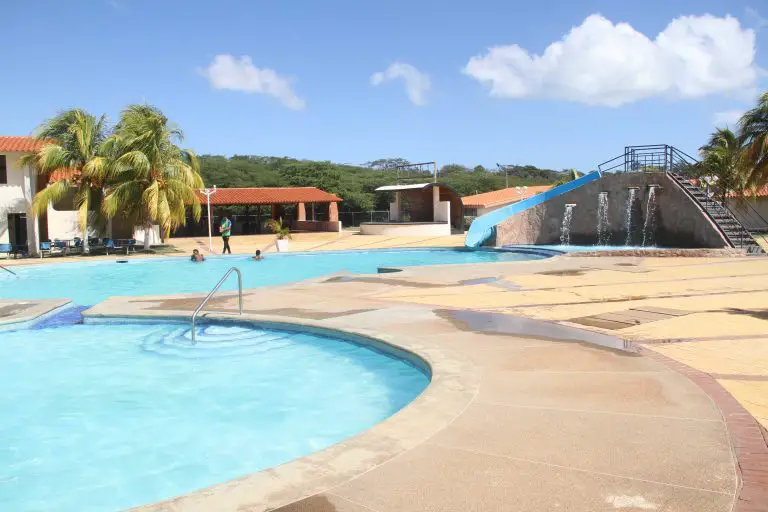 Servicio-de-piscina-lo-que-ofrecen-durante-los-Carnavales-2