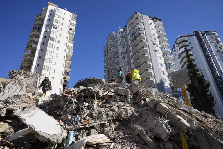 Terremotos mortales: Turquía detienen a constructores de edificios