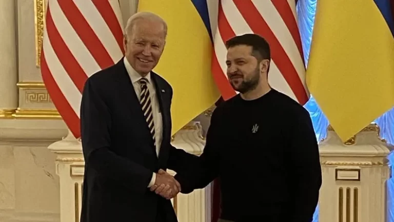 Joe Biden llegó a Ucrania en una visita sorpresa