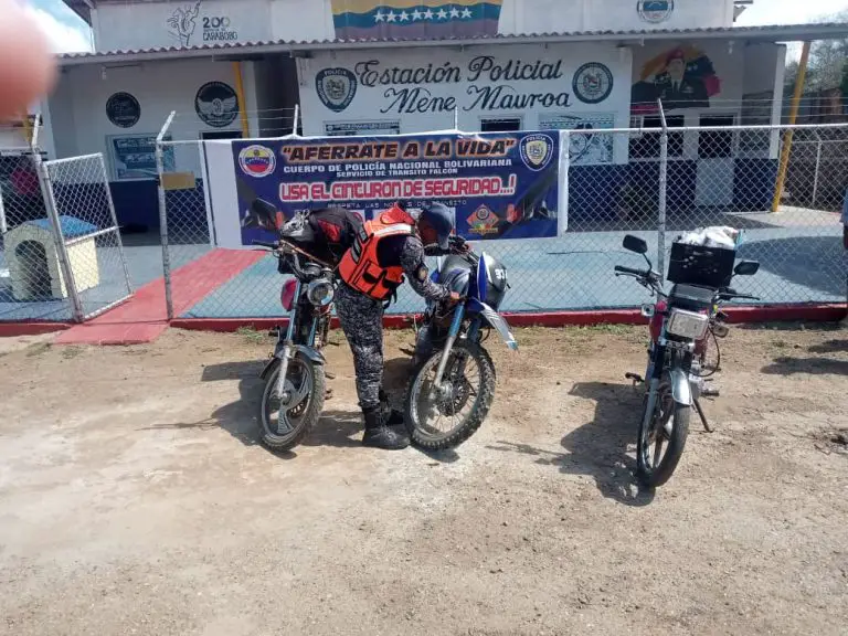 Tres motos retenidas por infracciones en Mene Mauroa