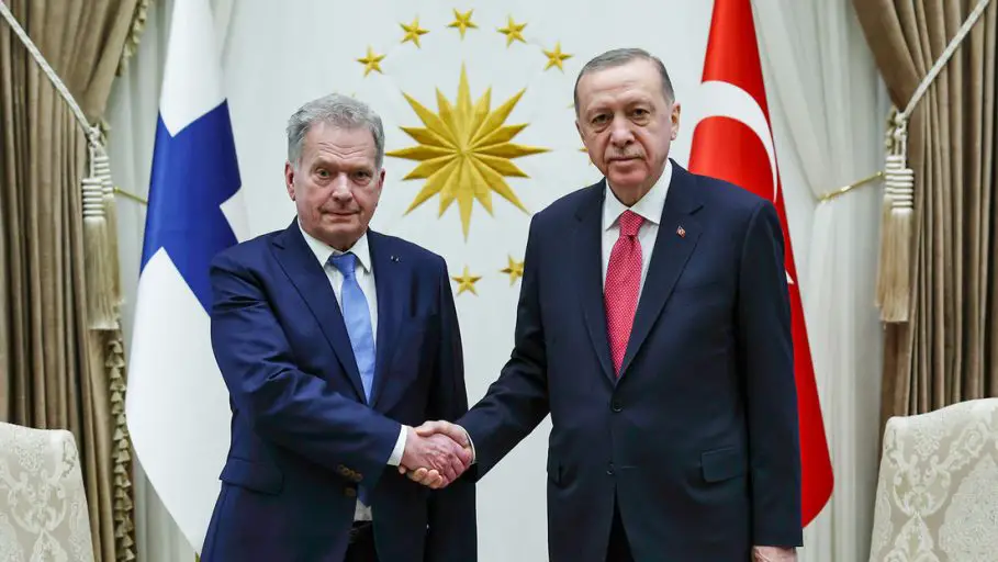 Turquía aprueba solicitud de Finlandia para ingresar a la OTAN