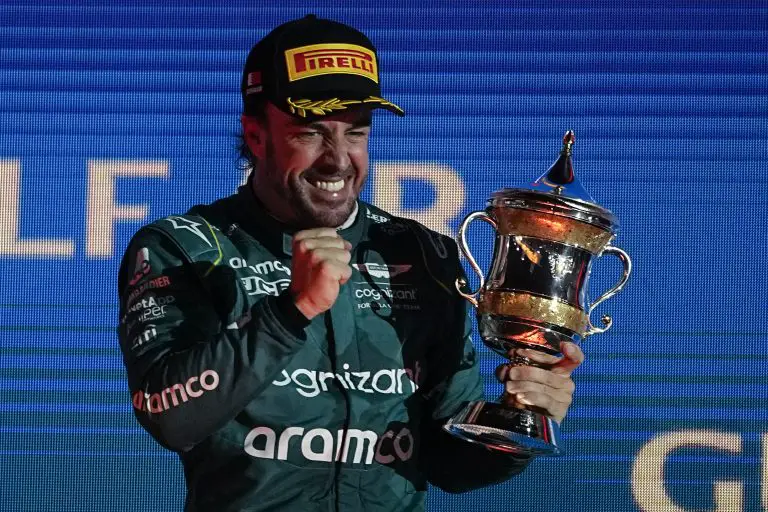 Alonso y Aston Martin asombran en el primer acto de la F1