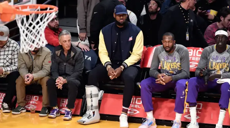 Quedan pocos días para los playoffs de la NBA y los Lakers aún no saben si podrán contar con LeBron James debido a su lesión.