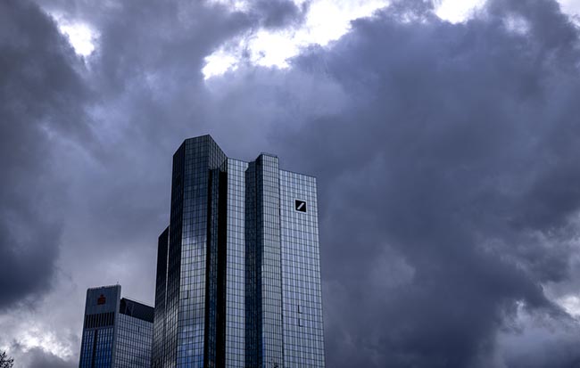 Caen acciones de Deutsche Bank entre nerviosismo global