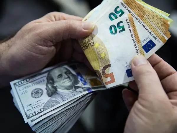 El euro superó 1,07 dólares este inicio de semana